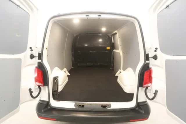 Volkswagen Transporter (2020) thumbnail 3