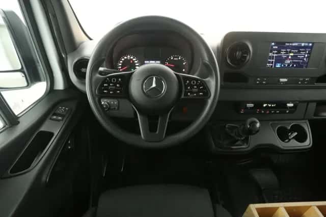Mercedes-Benz Sprinter (2021) thumbnail 2
