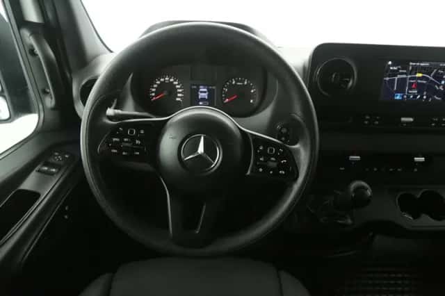 Mercedes-Benz Sprinter (2020) thumbnail 2
