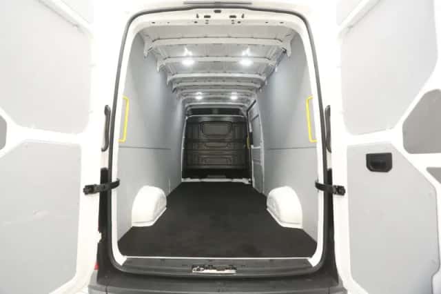 Volkswagen Crafter (2023) thumbnail 3