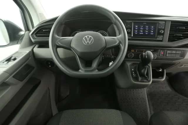 Volkswagen Transporter (2022) thumbnail 2