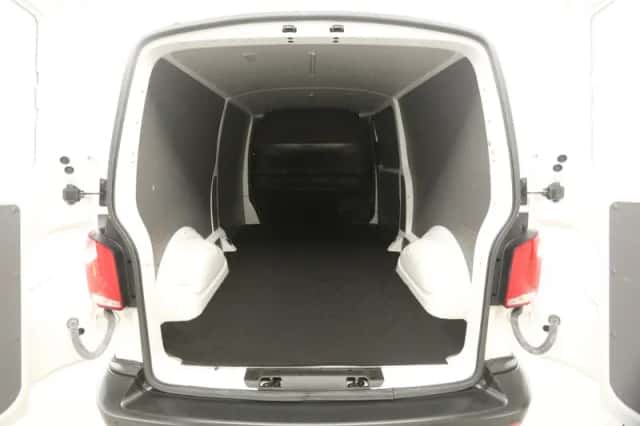 Volkswagen Transporter (2022) thumbnail 3