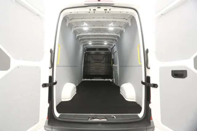 Volkswagen Crafter (2023) thumbnail 3