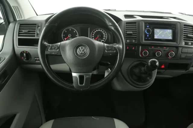 Volkswagen Transporter (2014) thumbnail 2