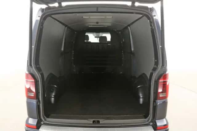 Volkswagen Transporter (2021) thumbnail 3