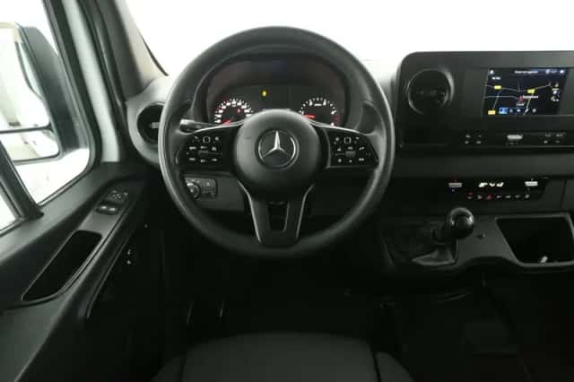 Mercedes-Benz Sprinter (2020) thumbnail 2