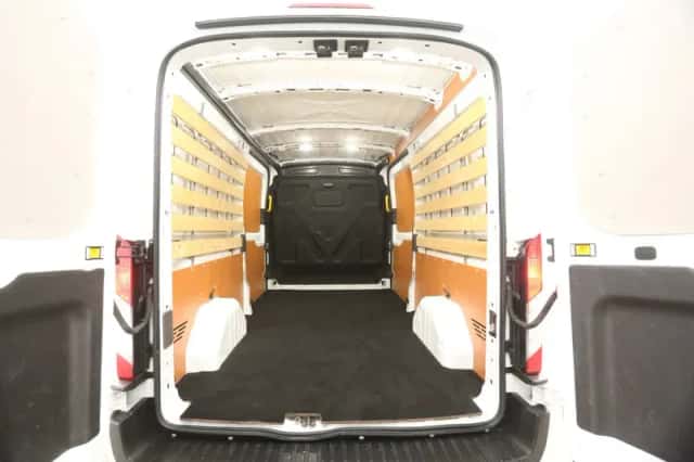 Ford Transit (2022) thumbnail 3