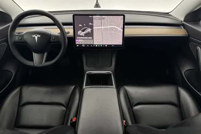 Tesla Model 3 (2021) thumbnail 2