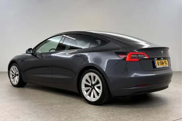 Tesla Model 3 (2021) thumbnail 3