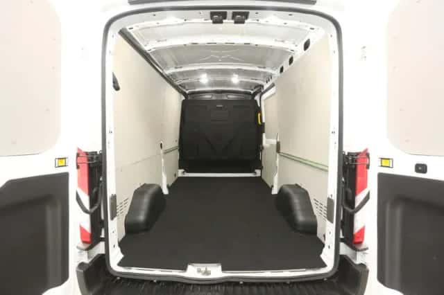 Ford Transit (2022) thumbnail 3