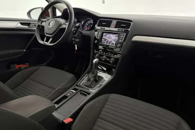 Volkswagen Golf (2015) thumbnail 4