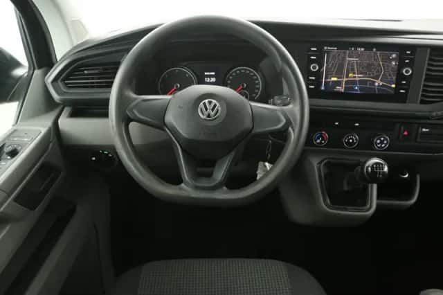 Volkswagen Transporter (2020) thumbnail 2