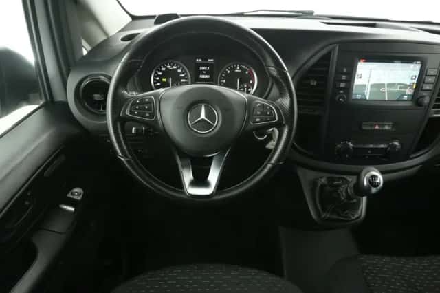 Mercedes-Benz Vito (2021) thumbnail 2