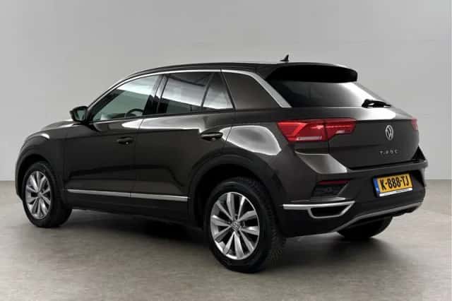 Volkswagen T-Roc (2018) thumbnail 3