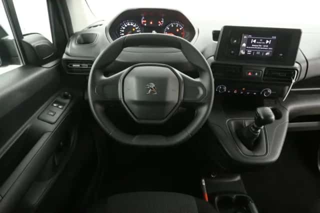Peugeot Partner (2023) thumbnail 2