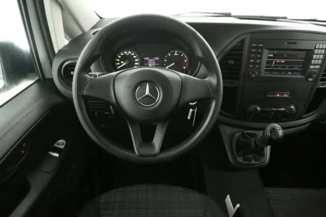 Mercedes-Benz Vito (2020) thumbnail 2