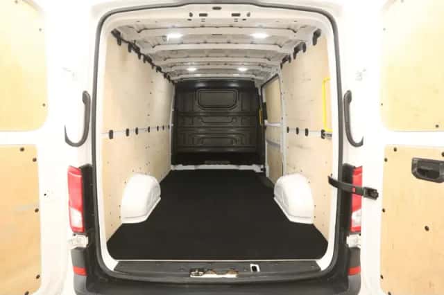Volkswagen Crafter (2021) thumbnail 3