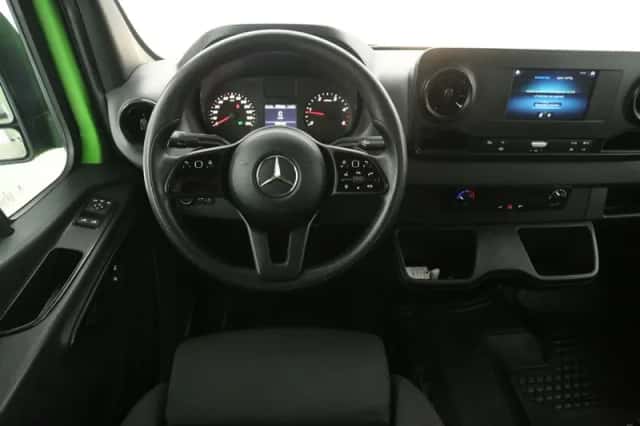Mercedes-Benz Sprinter (2021) thumbnail 2