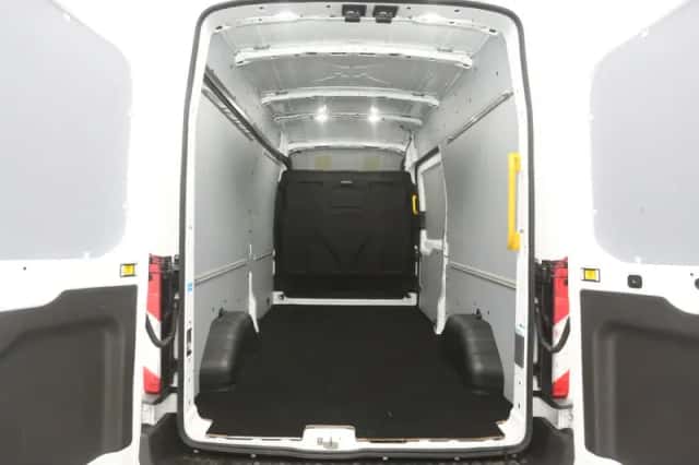 Ford Transit (2024) thumbnail 3