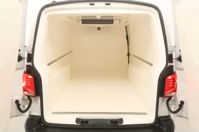 Volkswagen Transporter (2022) thumbnail 3