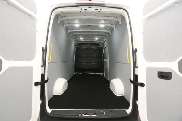 Volkswagen Crafter (2023) thumbnail 3