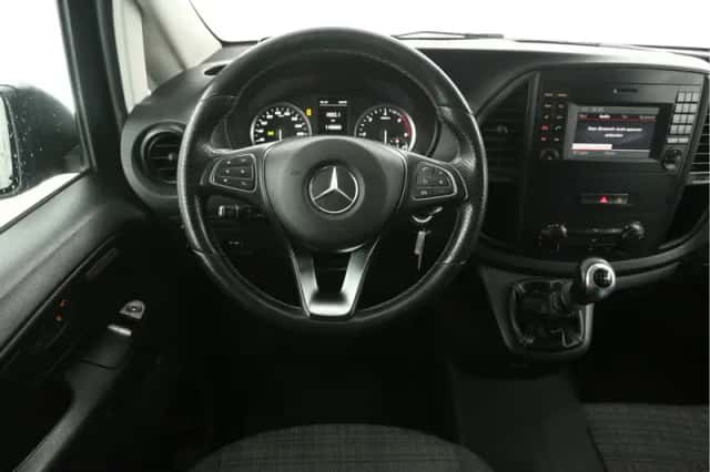 Mercedes-Benz Vito (2020) thumbnail 2