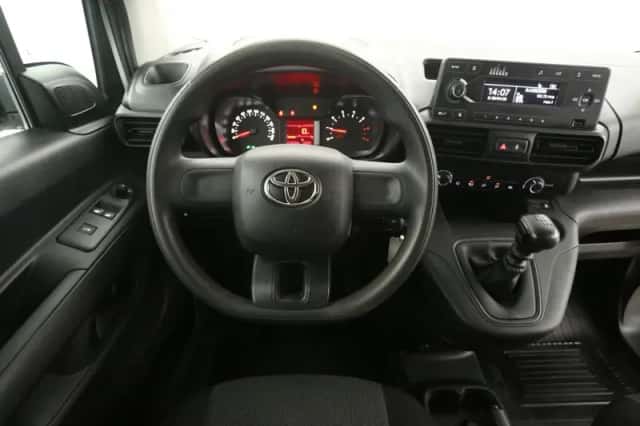 Toyota Proace (2021) thumbnail 2