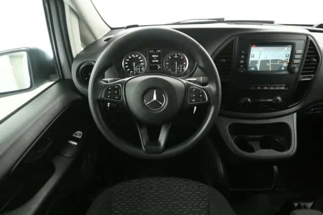 Mercedes-Benz Vito (2022) thumbnail 2