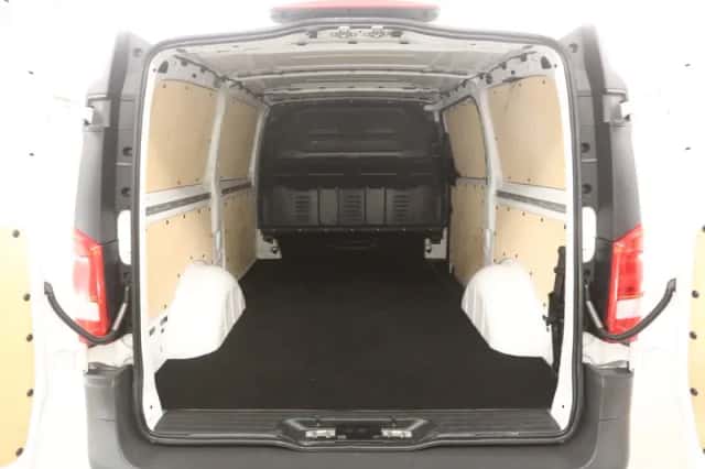 Mercedes-Benz Vito (2022) thumbnail 3