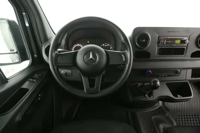 Mercedes-Benz Sprinter (2021) thumbnail 2