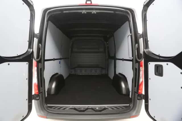 Mercedes-Benz Sprinter (2021) thumbnail 3