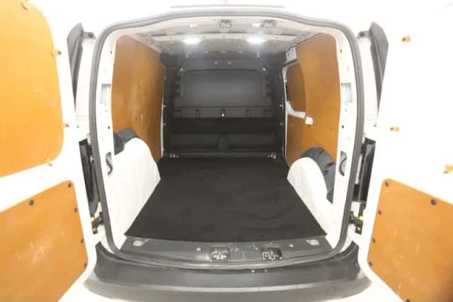 Volkswagen Caddy (2023) thumbnail 3