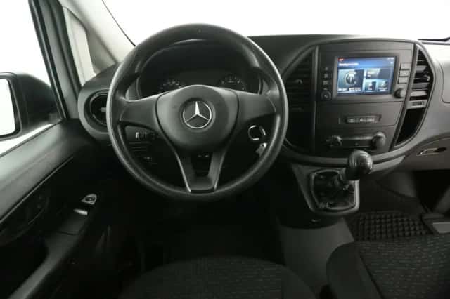 Mercedes-Benz Vito (2022) thumbnail 2