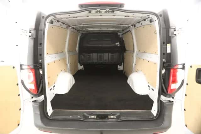 Mercedes-Benz Vito (2022) thumbnail 3
