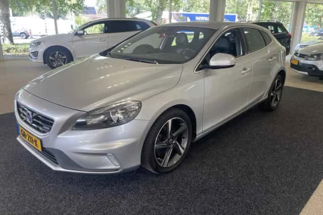 Volvo V40 (2015) thumbnail 1