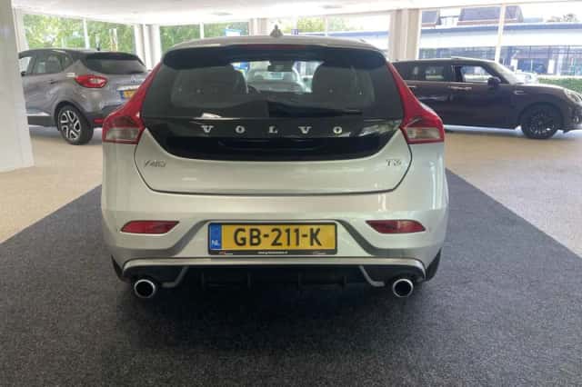 Volvo V40 (2015) thumbnail 3