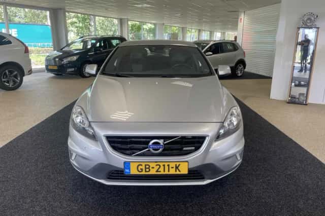 Volvo V40 (2015) thumbnail 4
