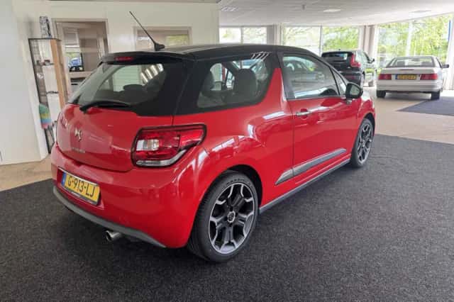 Citroën DS3 (2013) thumbnail 2