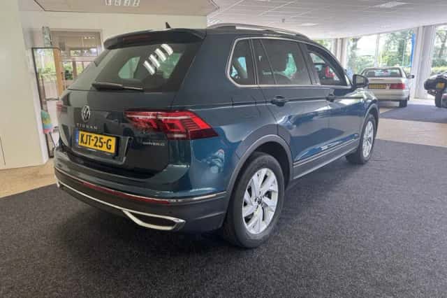 Volkswagen Tiguan (2023) thumbnail 2