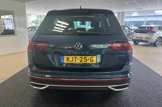 Volkswagen Tiguan (2023) thumbnail 3