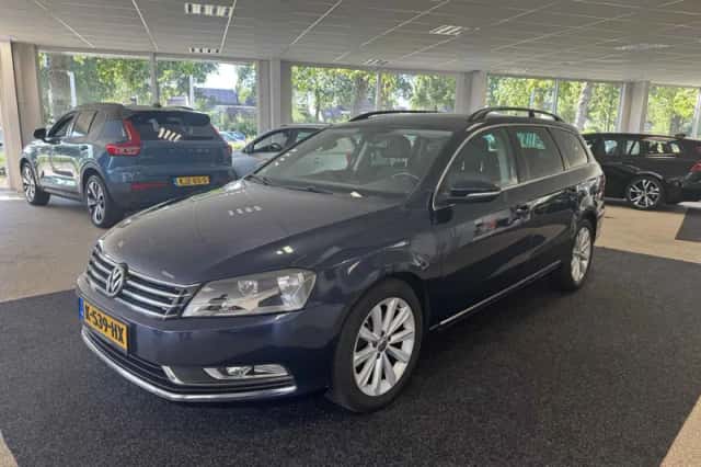 Volkswagen Passat (2011) thumbnail 1