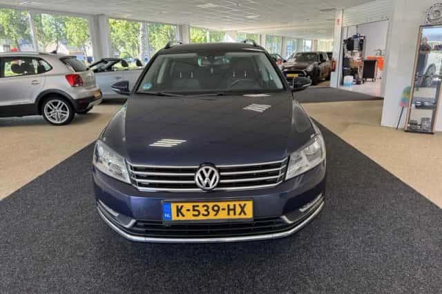 Volkswagen Passat (2011) thumbnail 4