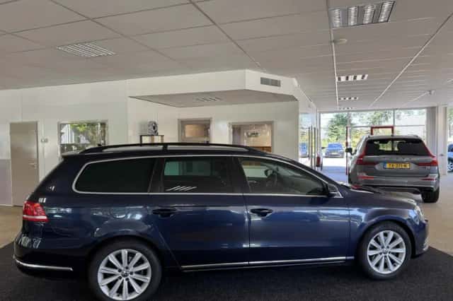 Volkswagen Passat (2011) thumbnail 6