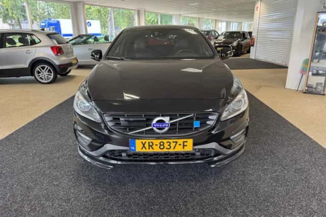 Volvo V60 (2017) thumbnail 4