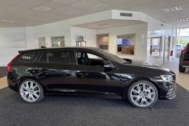 Volvo V60 (2017) thumbnail 5