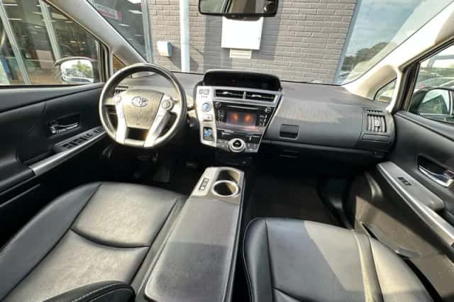 Toyota Prius (2020) thumbnail 2