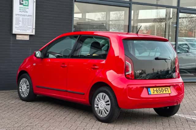 Volkswagen Up! (2014) thumbnail 3