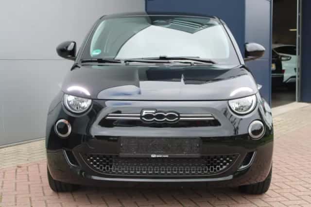 Fiat 500e (2024) thumbnail 2