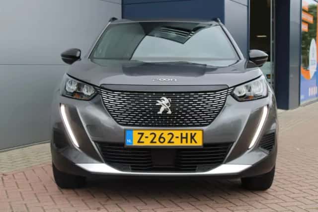 Peugeot 2008 (2023) thumbnail 2