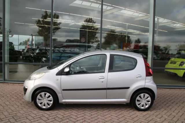 Peugeot 107 (2012) thumbnail 2